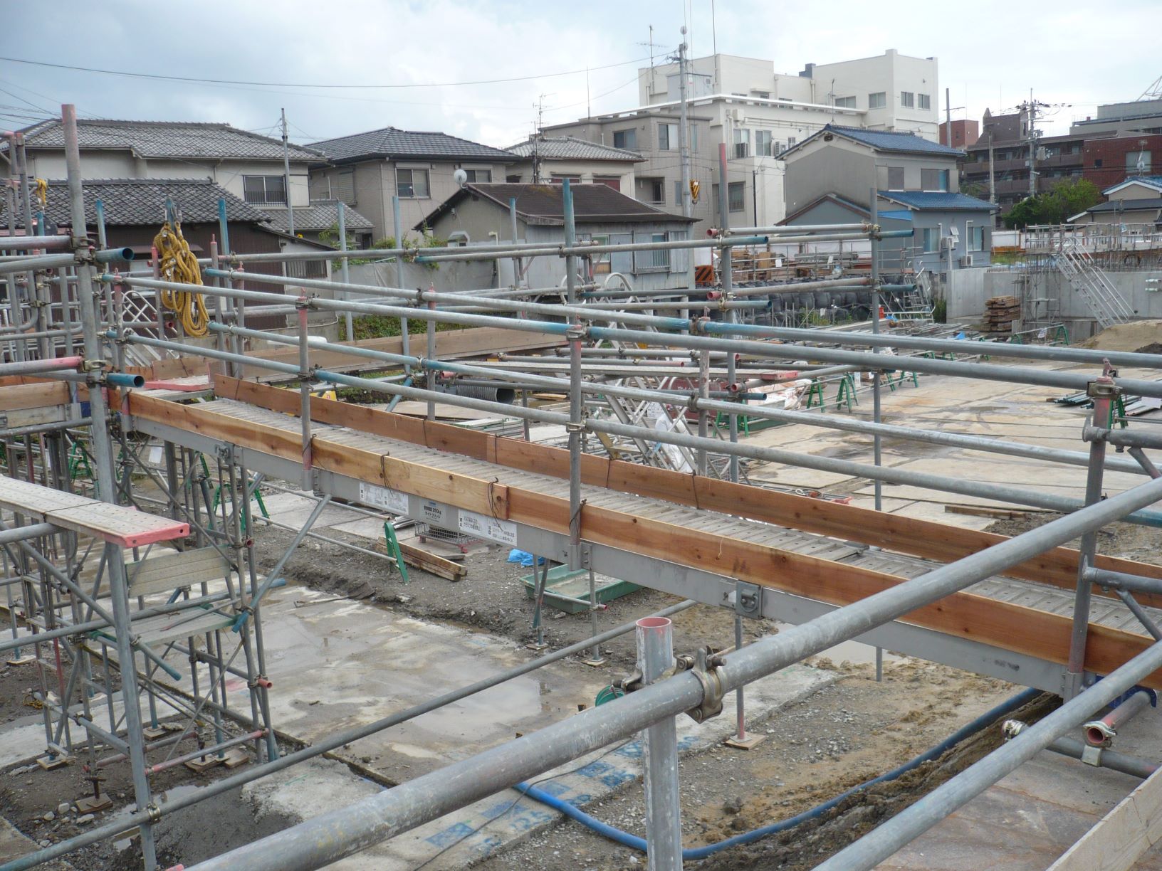 奈良のマンション地足場工事にての施工事例2